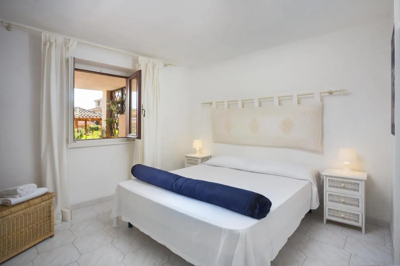 Residence Bougainvillae Liscia di Vacca 2*,