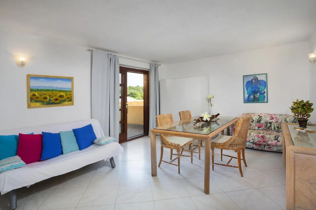 ** Apart-hotel Residence Bougainvillae Liscia di Vacca Itália