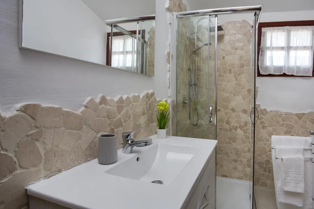 Residence Bougainvillae Liscia di Vacca 2*,